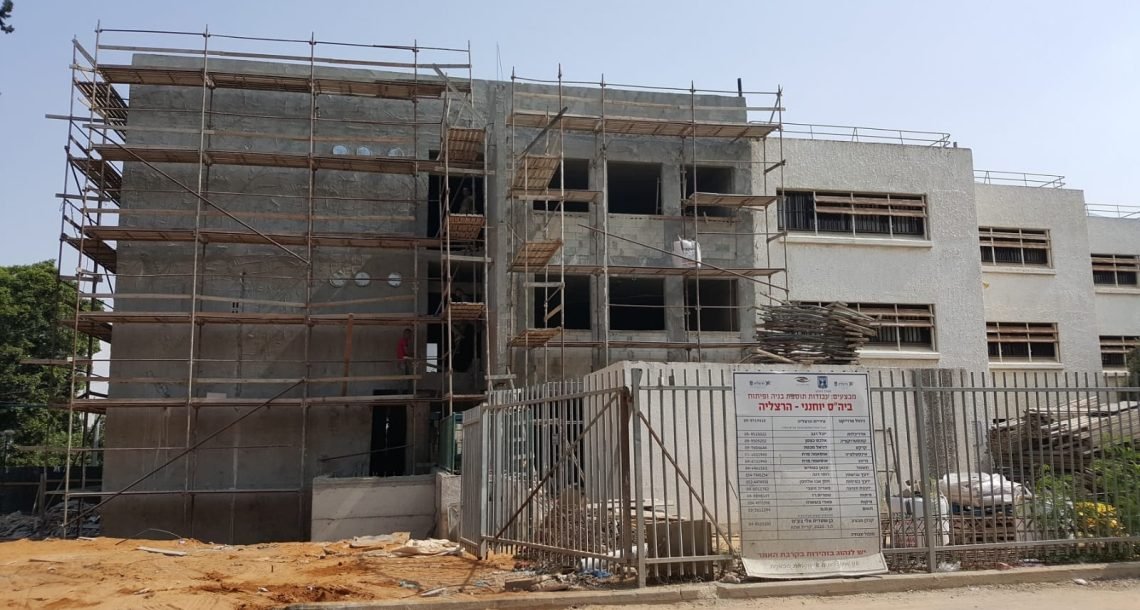 בכיר בעיריית הרצליה: "זה רק קצה הקרחון – חייבים לערב את המשטרה"