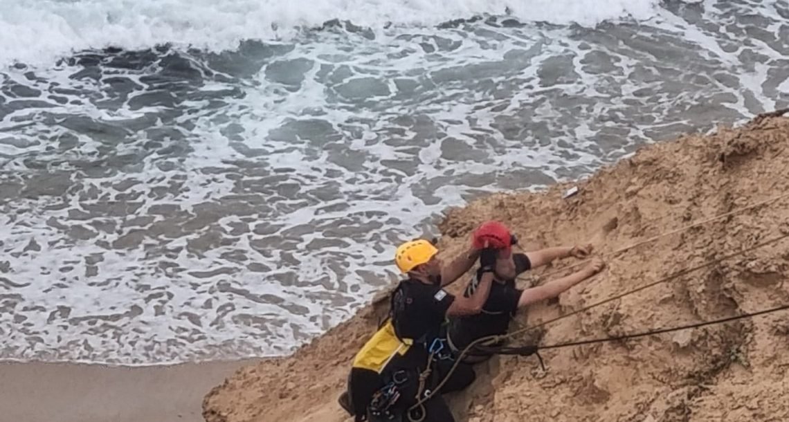 חילוץ מורכב ממצוק בארסוף
