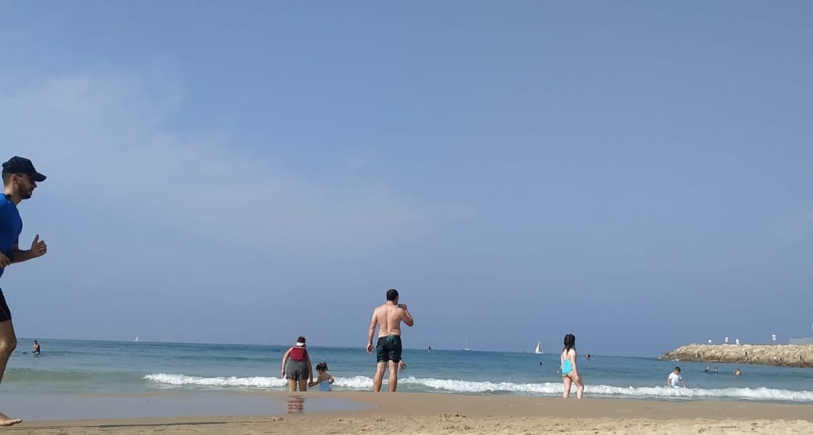 לא סוגרים את הקיץ: חוף שלישי בהרצליה יפעל גם בנובמבר
