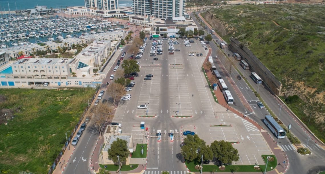 החל ממחר: מהפכת החניה בהרצליה – תשלמו רק על הדקות שבאמת חניתם