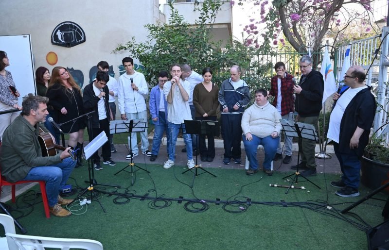הרצליה פותחת מרכז יום ראשון לבוגרים עם צרכים מיוחדים: "לביא" יצא לדרך