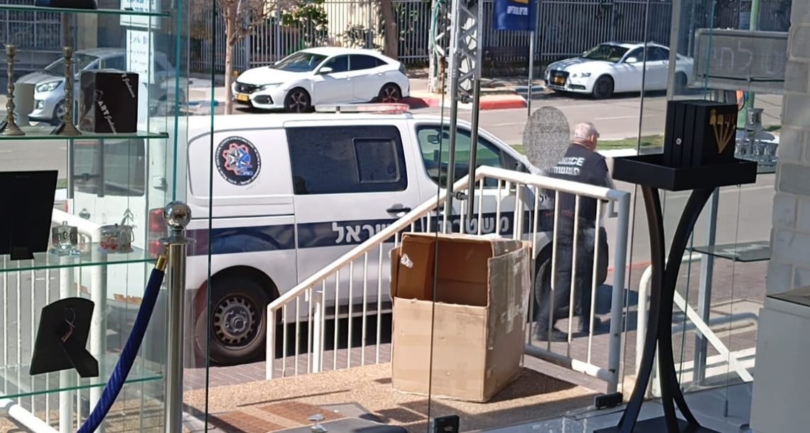 פריצה לבית חב"ד בהרצליה בזמן אזעקות