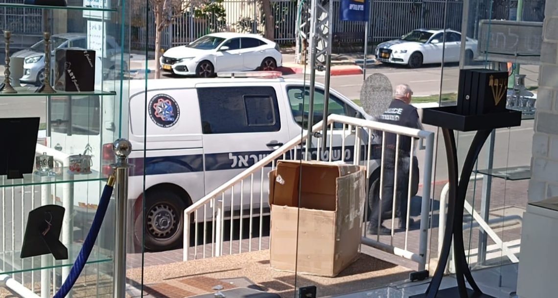 פריצה לבית חב"ד בהרצליה בזמן אזעקות