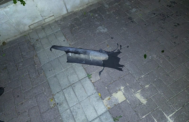 רסיסי נפלים בהרצליה: סכנה בשטח פתוח – כך תפעלו נכון