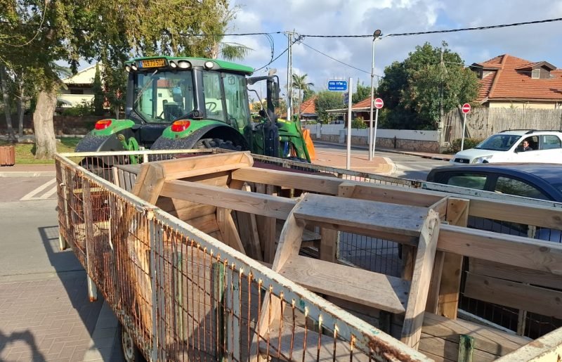 מי גונב מתקנים מחוף הכלבים בהרצליה? המשטרה מצאה אותם במקום הכי מפתיע