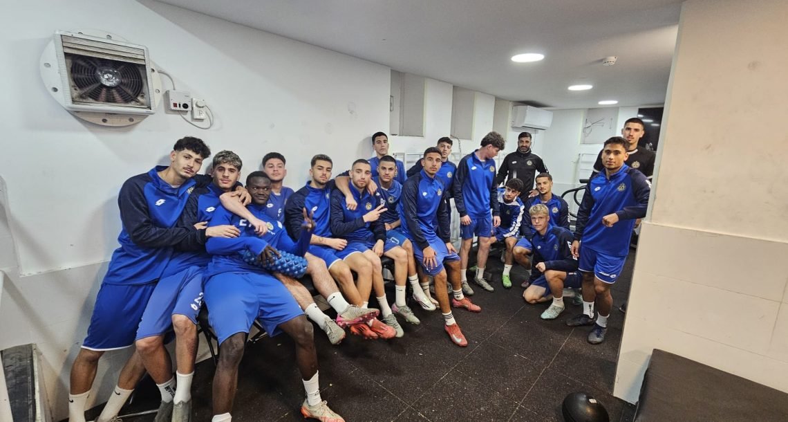 האזעקה שקטעה את האימון: בתוך המרחב המוגן בהרצליה, הכדורגל ממשיך לנשום