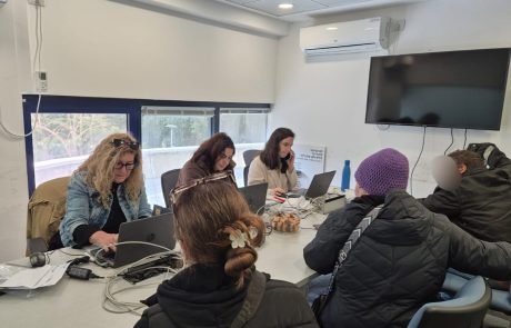 בהשקעה של כחצי מיליון שקלים: עיריית הרצליה מחלקת שוברי קנייה לנזקקים לקראת פסח