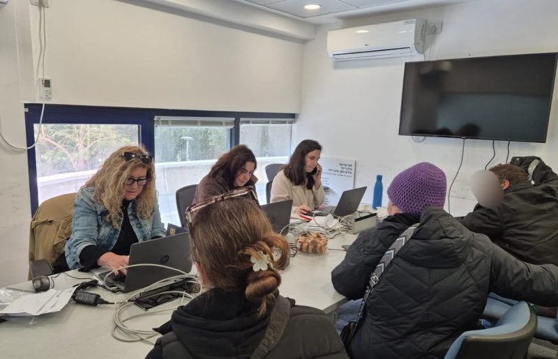 בהשקעה של כחצי מיליון שקלים: עיריית הרצליה מחלקת שוברי קנייה לנזקקים לקראת פסח