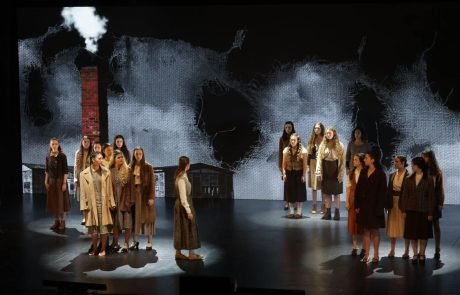 הרצליה מציינת את יום הזיכרון לשואה ולגבורה: הטקס המרכזי ייערך בהיכל אמנויות הבמה תחת הכותרת "דע לך"