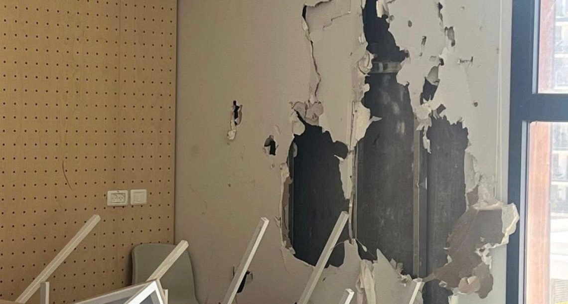 מהרחוב לכיתה: עליית האלימות בקרב בני נוער מגיעה גם לבית הספר אלתרמן בהרצליה