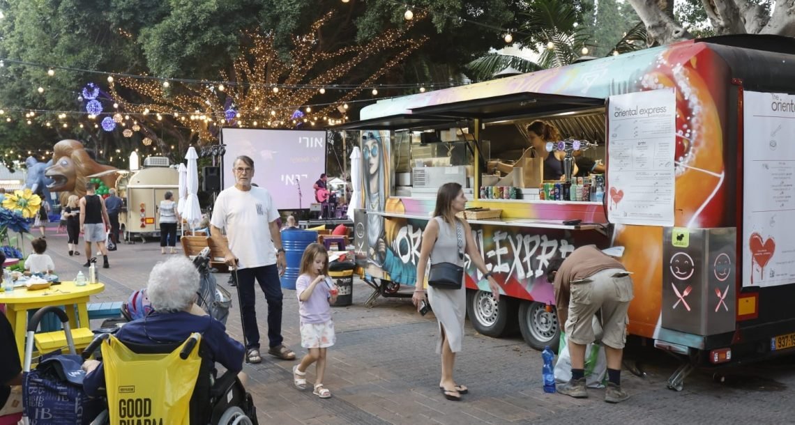 חודש הקריאה בהרצליה: מחווה מיוחדת ליורם טהרלב עם הופעות, הצגות ומפגשים ספרותיים