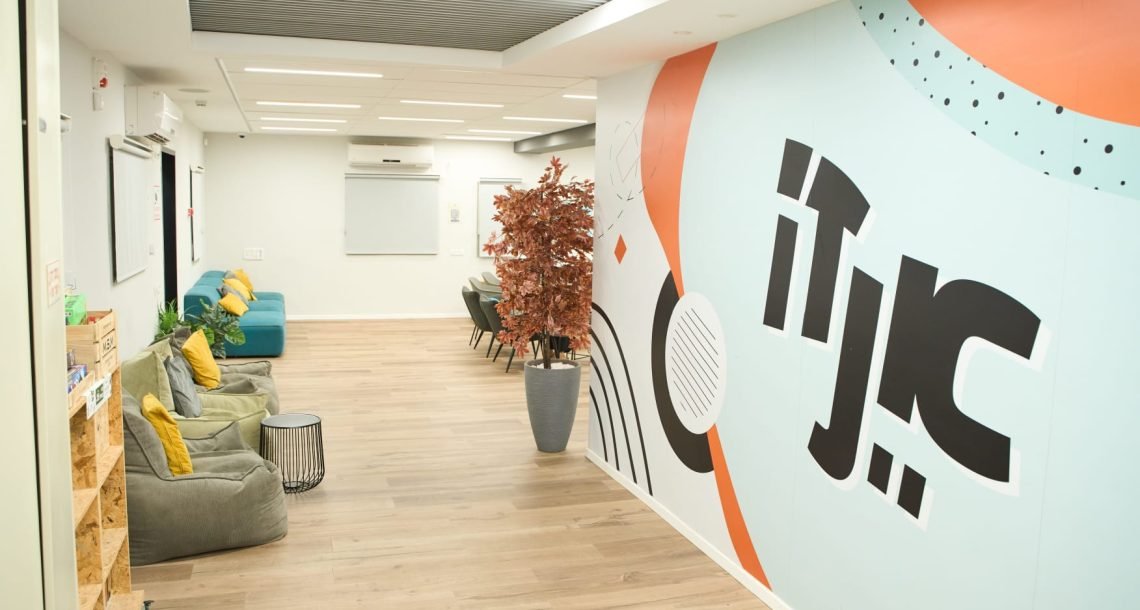 הרצליה פותחת מרחבי למידה חינמיים לסטודנטים בתקופת המבחנים