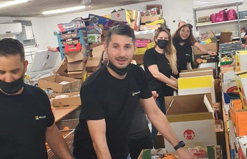 שעה אחת בשבוע שמשנה חיים: עמותת מתנדבי הרצליה מחפשת מתנדבים לחלוקת סלי מזון
